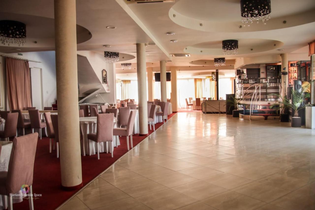 Caprice Deluxe Accomodation Drobeta Turnu Severin Exterior foto