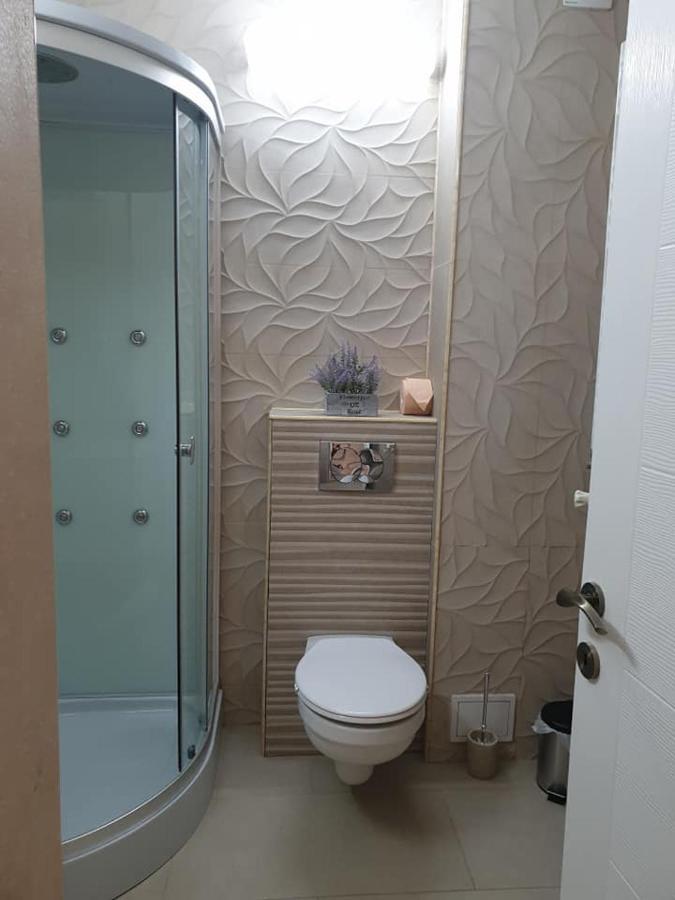Caprice Deluxe Accomodation Drobeta Turnu Severin Exterior foto