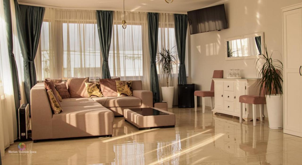 Caprice Deluxe Accomodation Drobeta Turnu Severin Exterior foto