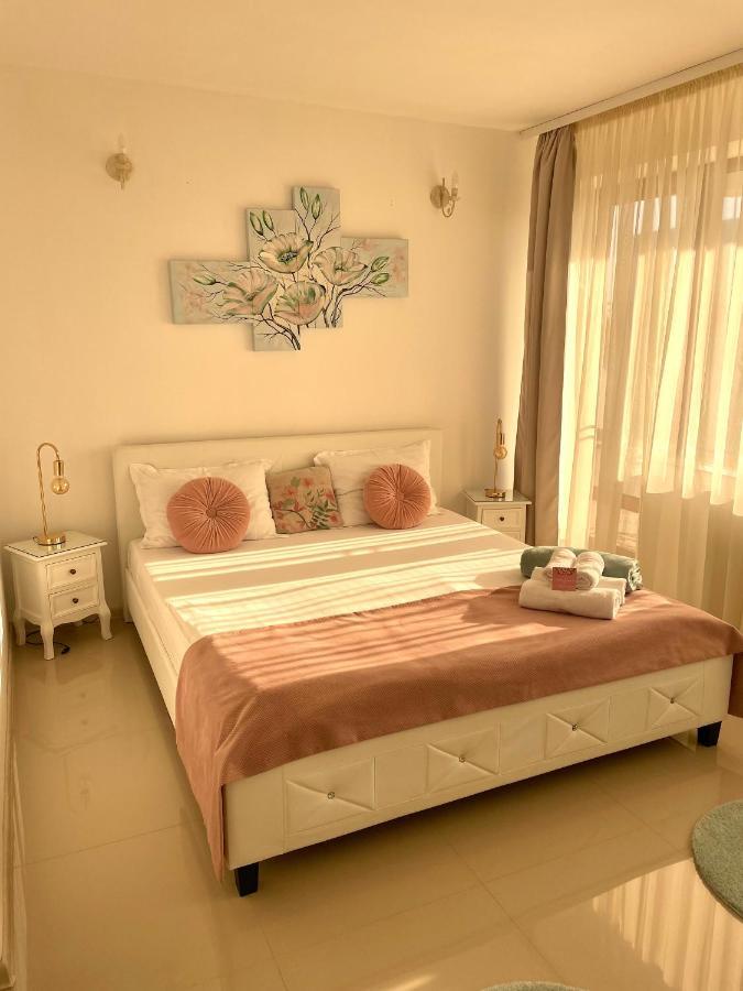 Caprice Deluxe Accomodation Drobeta Turnu Severin Exterior foto