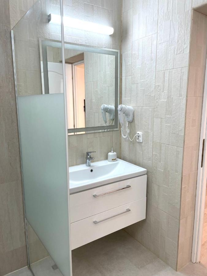 Caprice Deluxe Accomodation Drobeta Turnu Severin Exterior foto