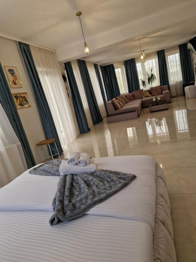 Caprice Deluxe Accomodation Drobeta Turnu Severin Exterior foto