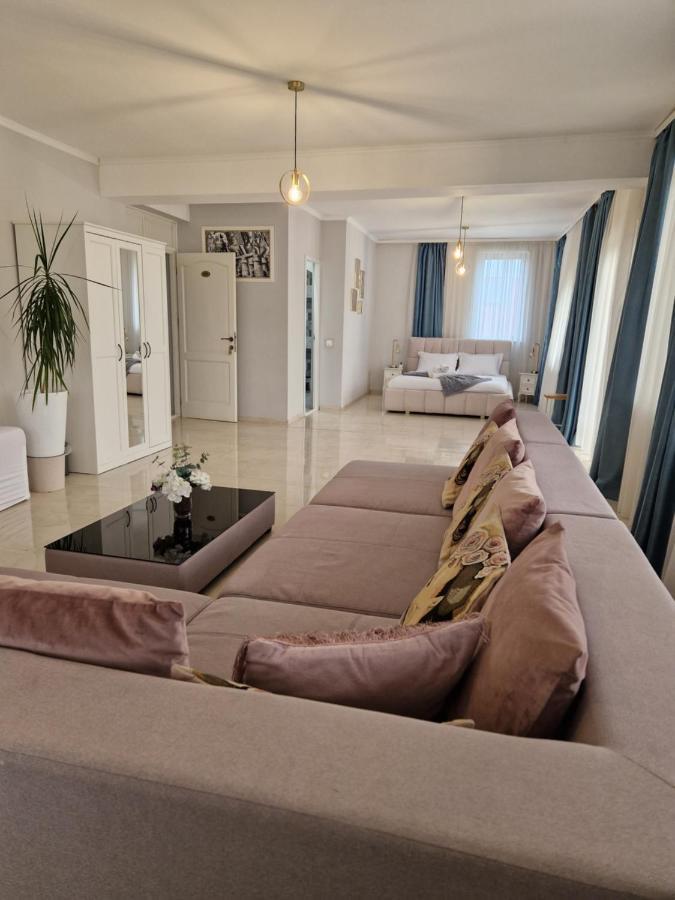Caprice Deluxe Accomodation Drobeta Turnu Severin Exterior foto