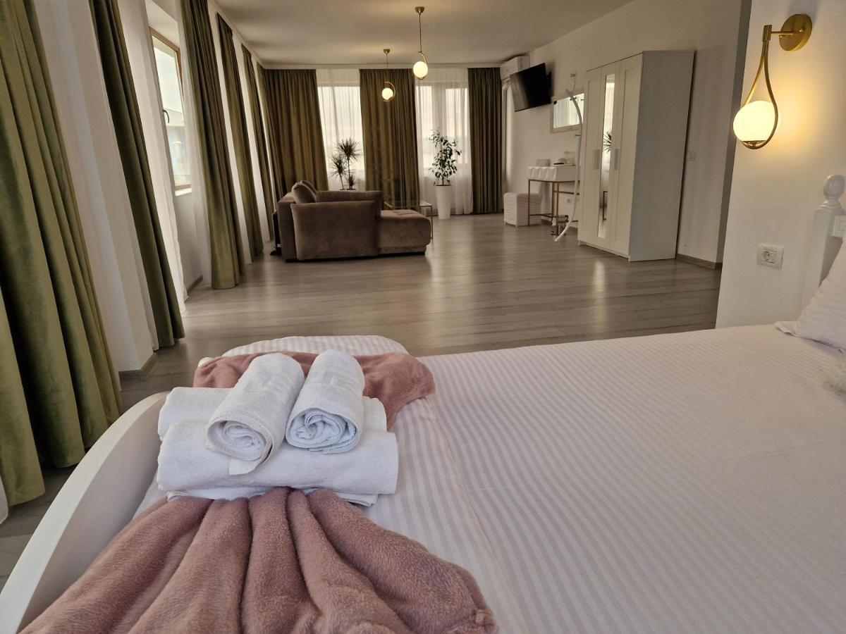 Caprice Deluxe Accomodation Drobeta Turnu Severin Exterior foto