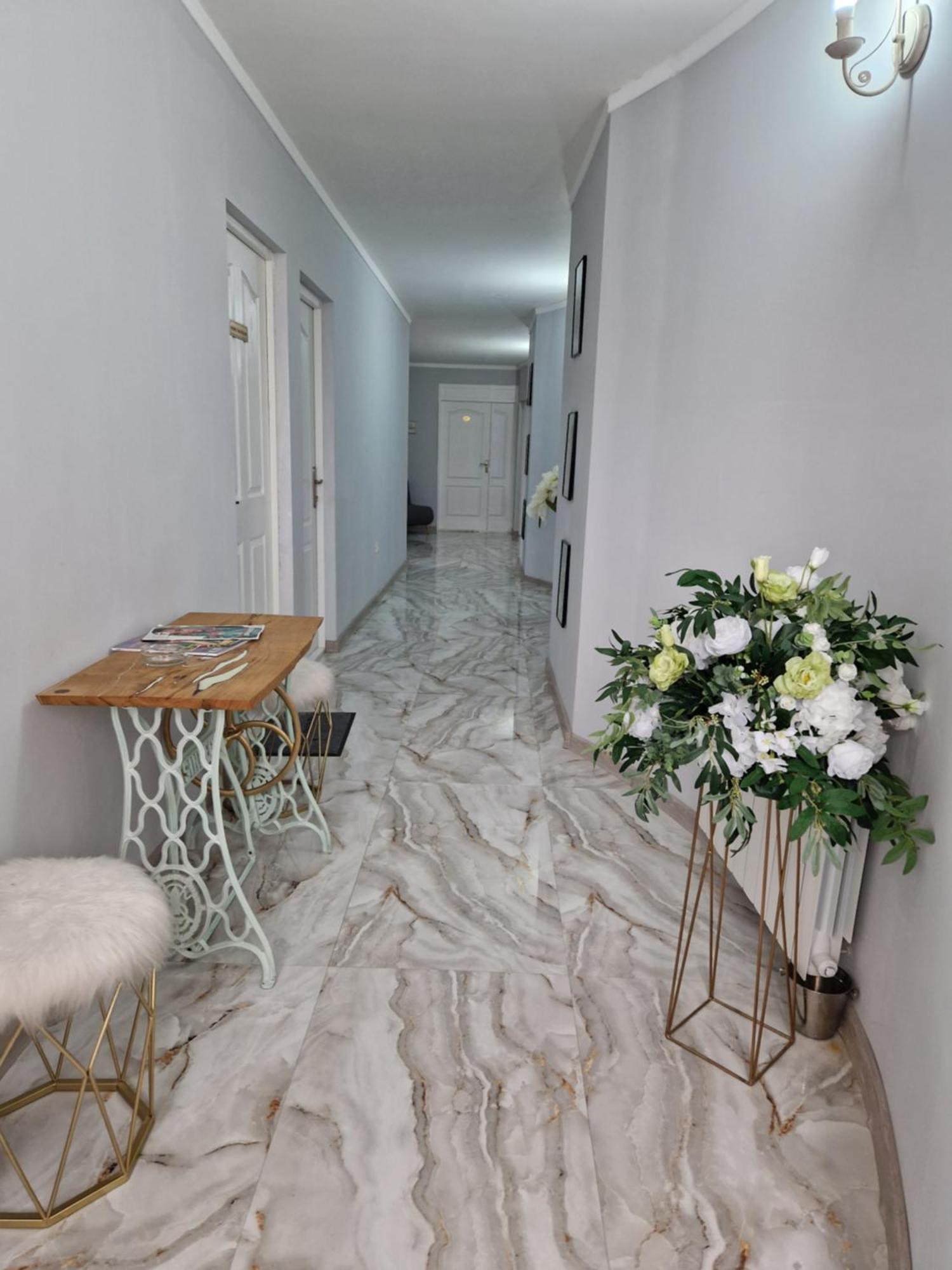 Caprice Deluxe Accomodation Drobeta Turnu Severin Exterior foto