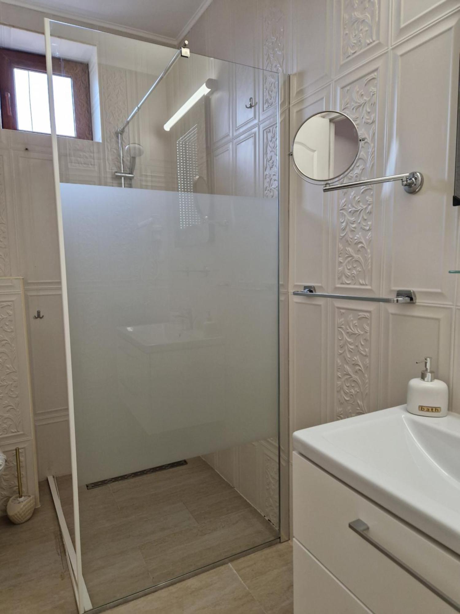 Caprice Deluxe Accomodation Drobeta Turnu Severin Exterior foto